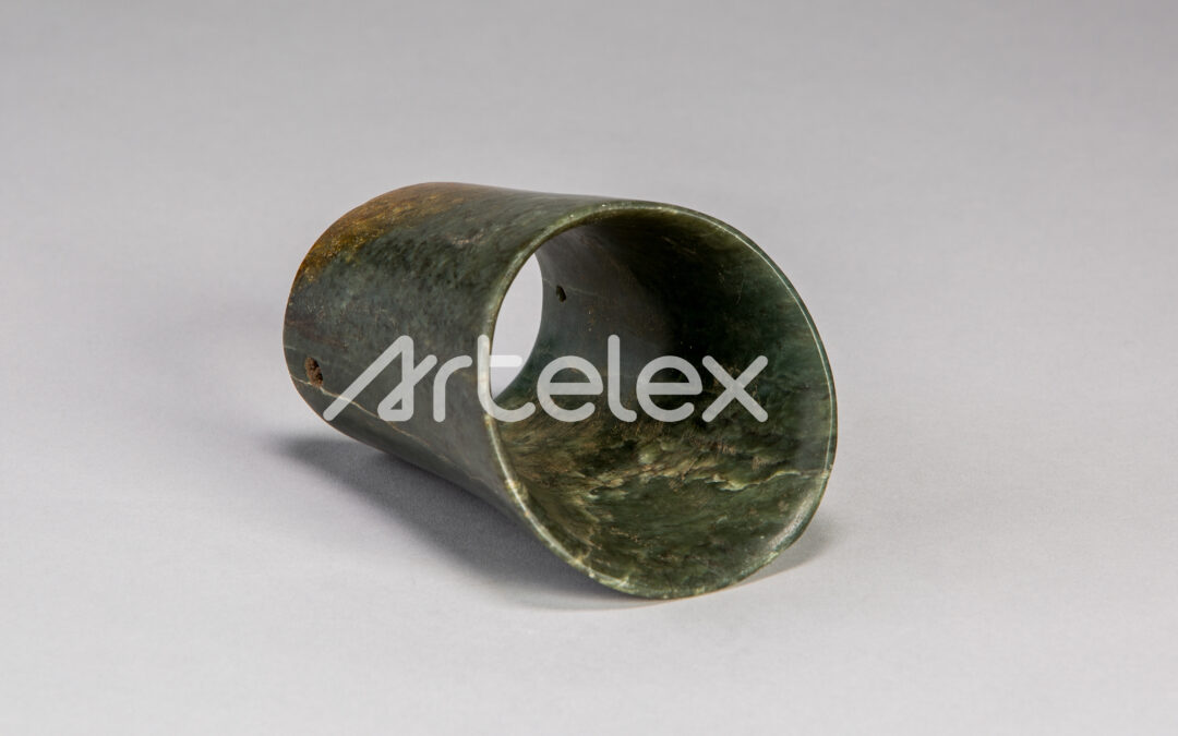 Hoof-shaped Tube